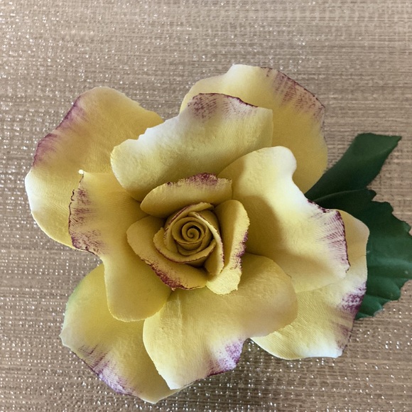 Vintage DEA Capodimonte Yellow Rose Hand Made in Italy - Picture 2 of 8